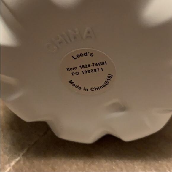 NEW Poshmark Branded Insulated Water Bottle - Picture 5 of 5